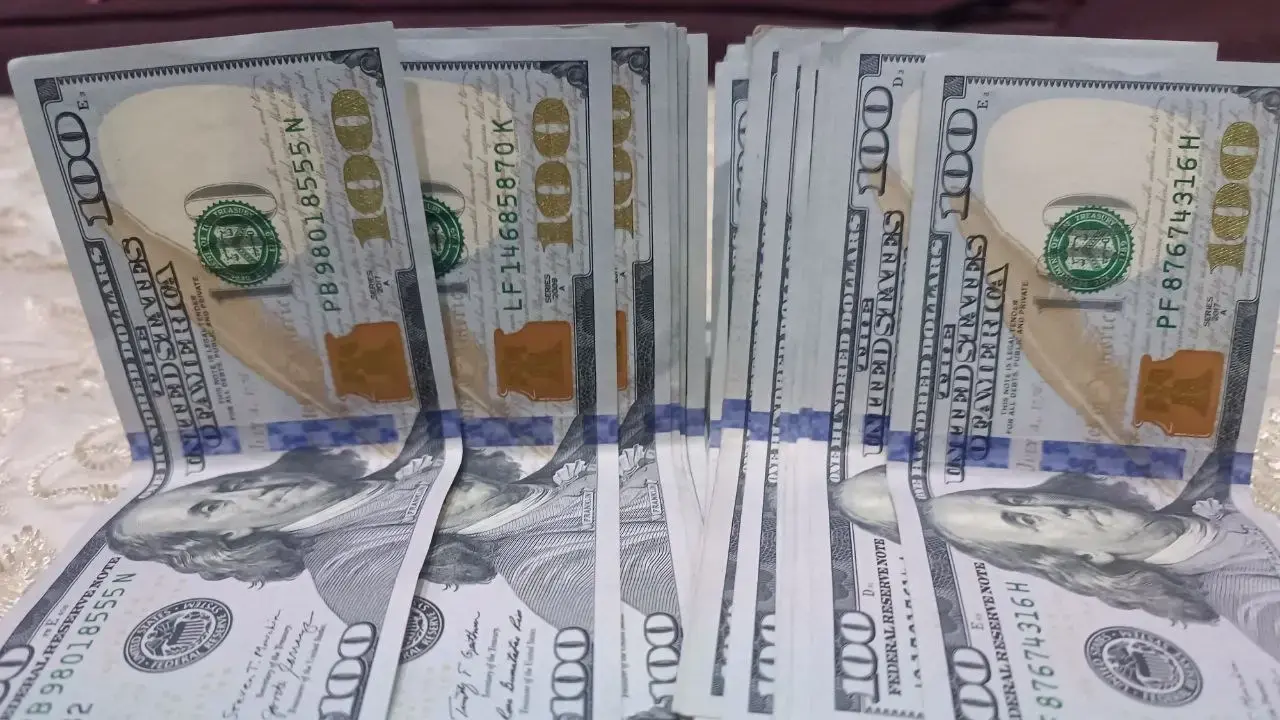 تقلبات أسعار الدولار مقابل الدينار في السوق السوداء خلال تعاملات الثلاثاء